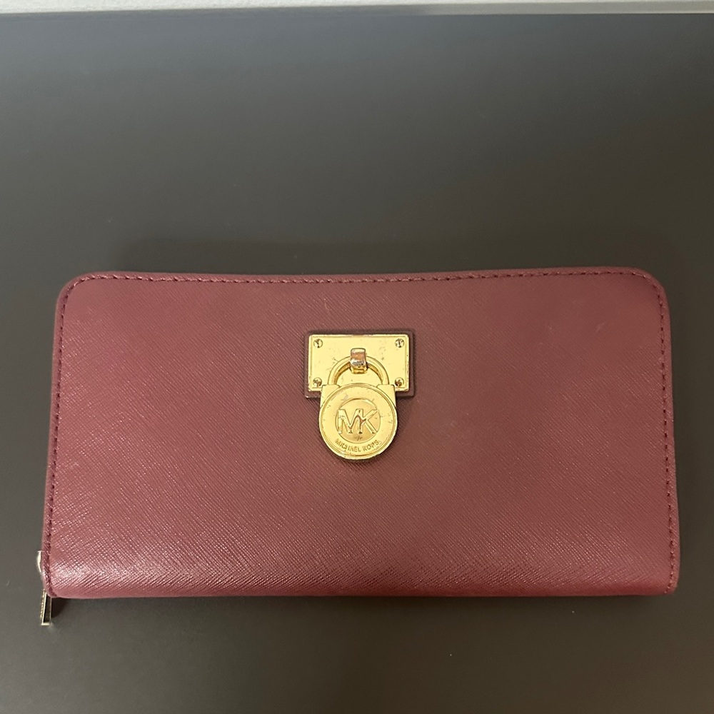 Michael Kors Maroon Wallet w Gold Signature Accents. 10 Card Slots. 5 Long Slots